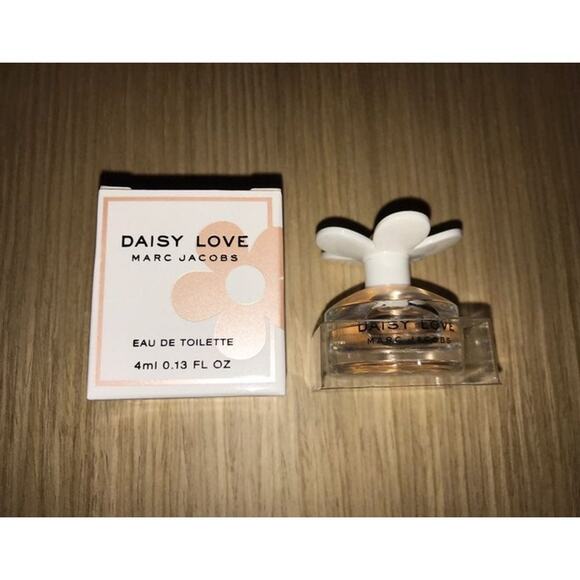 Marc Jacobs Daisy Mini Miniature Travel Size 4 ml - .13 fl oz - Picture 1 of 2